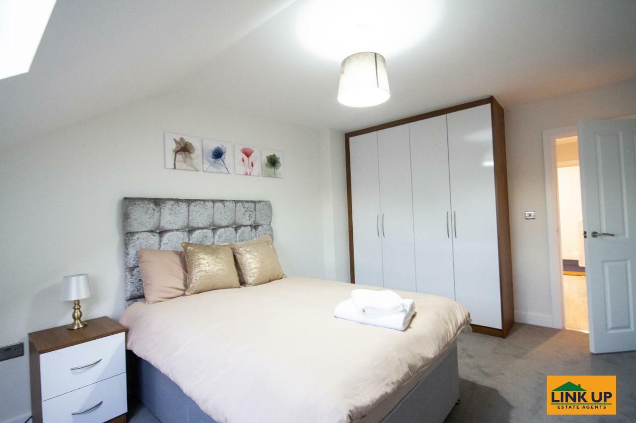 Holden Court - 6 * West Drayton (Middlesex)