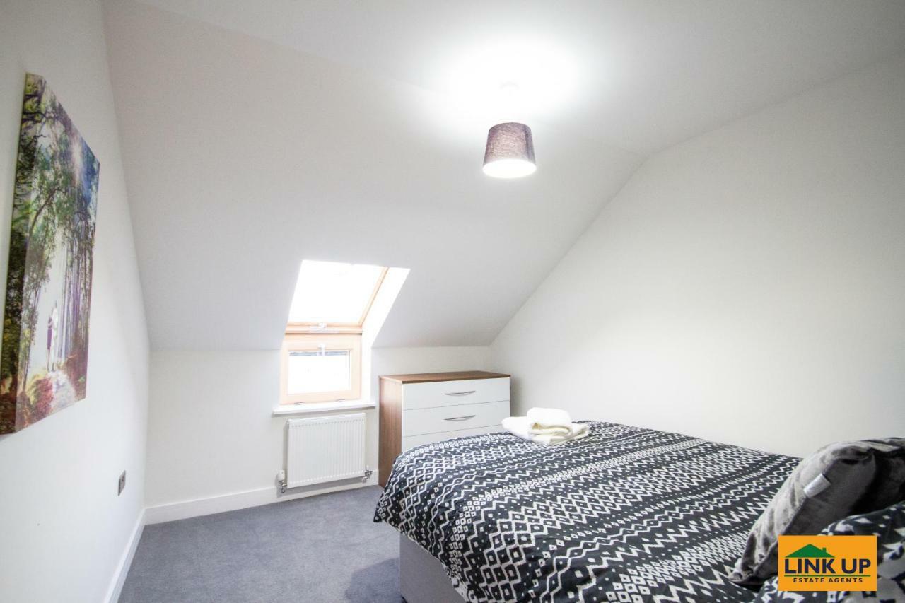 Holden Court - 6 * West Drayton (Middlesex)